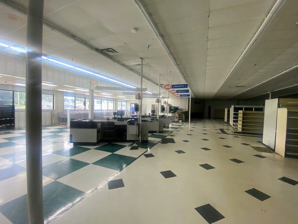Former IGA Grocery Store : 6071 US --411 , Benton, TN 37307